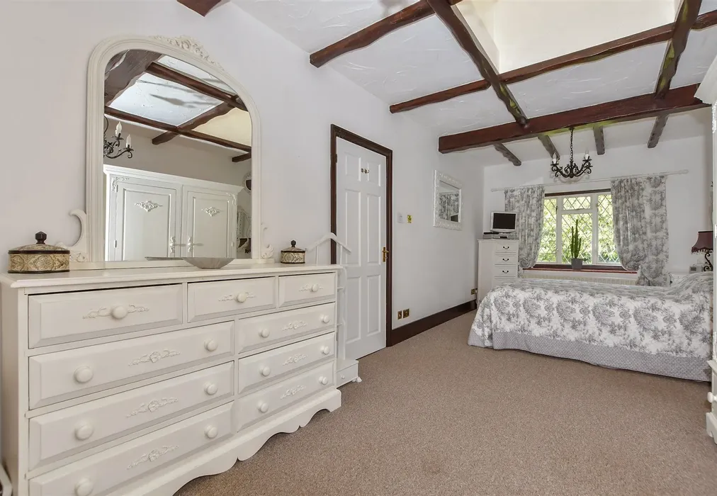 Bedroom 1 - Tinkerpot Lane, West Kingsdown, Sevenoaks, Kent - Wards of Kent