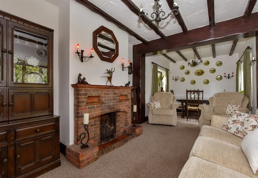 Lounge - Tinkerpot Lane, West Kingsdown, Sevenoaks, Kent - Wards of Kent