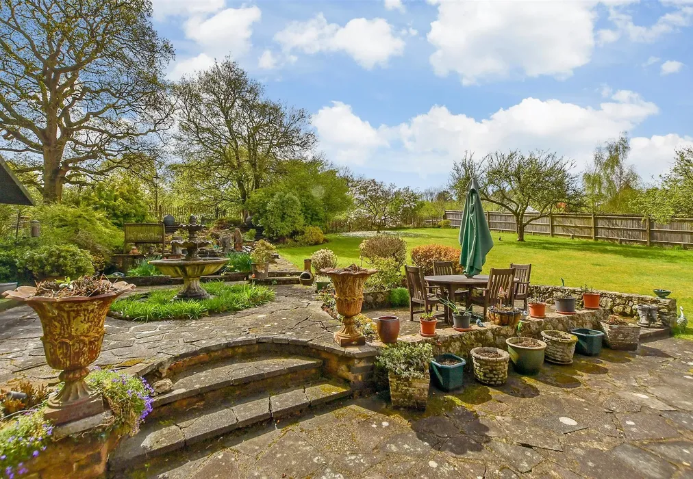 Rear Garden - Tinkerpot Lane, West Kingsdown, Sevenoaks, Kent - Wards of Kent