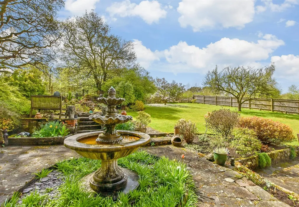 Rear Garden - Tinkerpot Lane, West Kingsdown, Sevenoaks, Kent - Wards of Kent