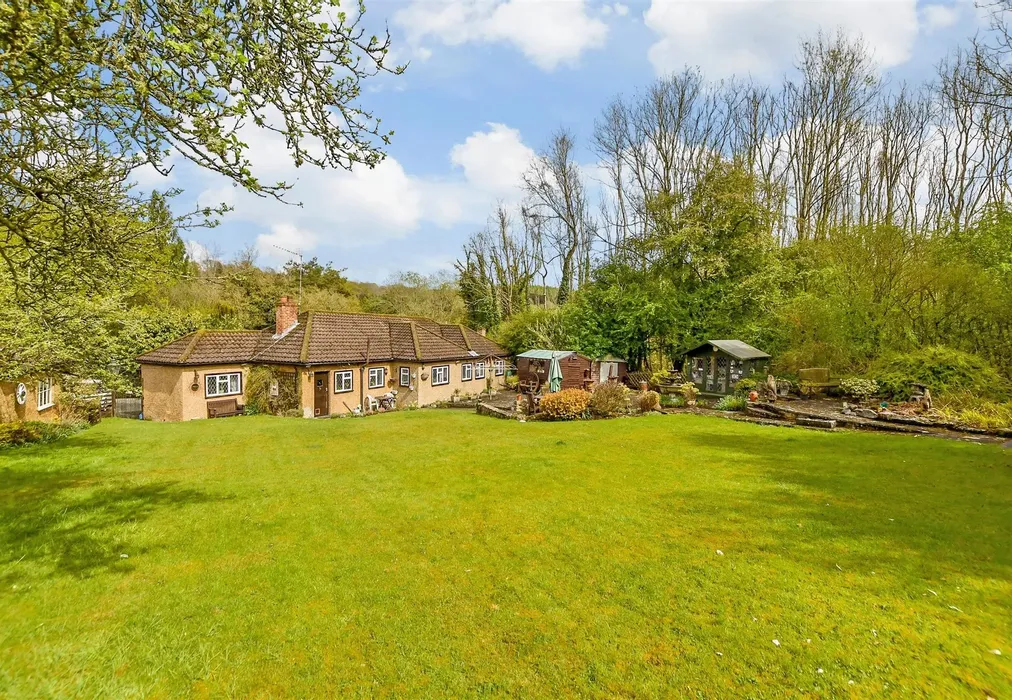Rear Garden - Tinkerpot Lane, West Kingsdown, Sevenoaks, Kent - Wards of Kent