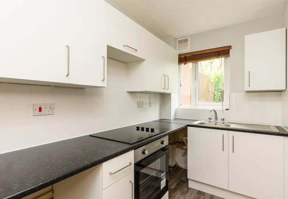 Kitchen - Maypole Road, Gravesend, Kent - Wards of Kent