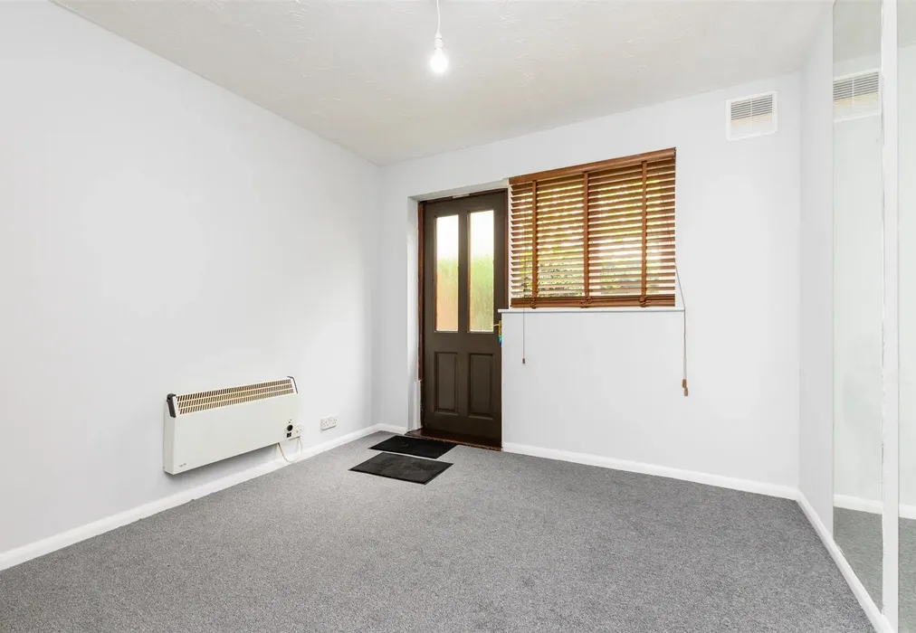 Bedroom - Maypole Road, Gravesend, Kent - Wards of Kent