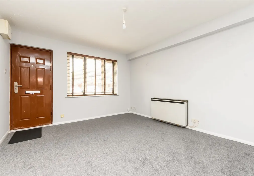 Lounge - Maypole Road, Gravesend, Kent - Wards of Kent