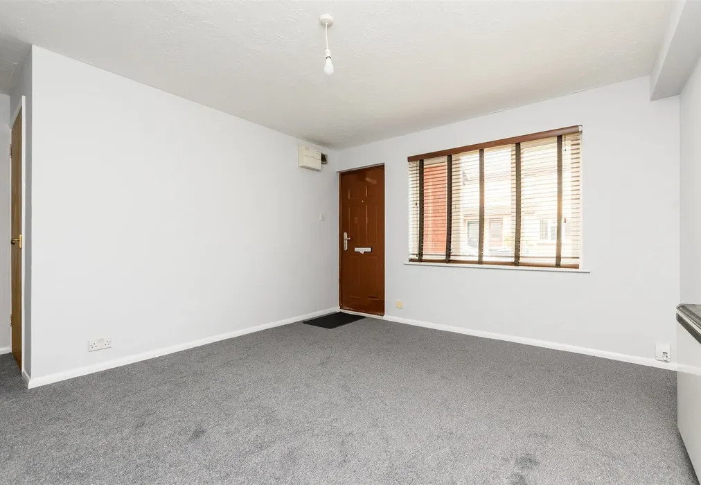 Lounge - Maypole Road, Gravesend, Kent - Wards of Kent