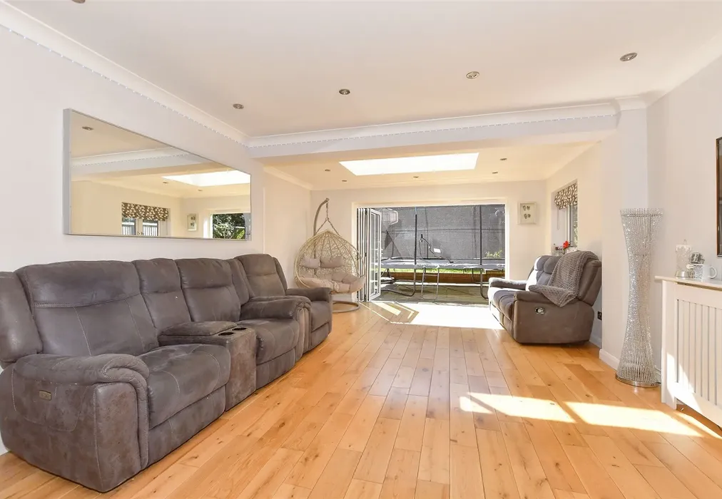 Lounge - St. Mary's Meadow, Wingham, Canterbury, Kent - Wards of Kent