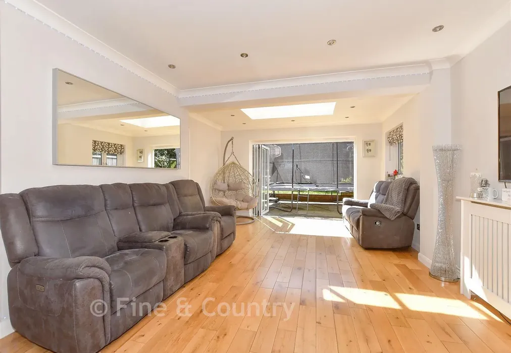 Lounge - St. Mary's Meadow, Wingham, Canterbury, Kent - Wards of Kent