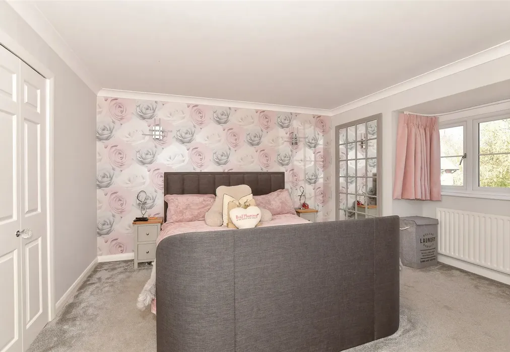 Bedroom 1 - St. Mary's Meadow, Wingham, Canterbury, Kent - Wards of Kent