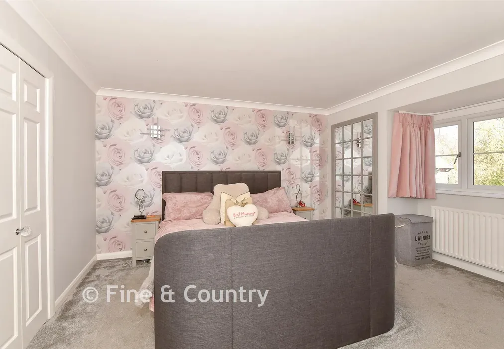 Bedroom 1 - St. Mary's Meadow, Wingham, Canterbury, Kent - Wards of Kent