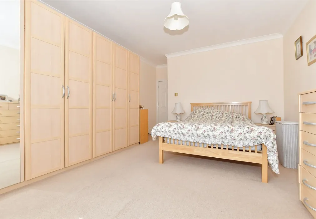 Bedroom 1 - Eastern Esplanade, Cliftonville, Margate, Kent - Wards of Kent