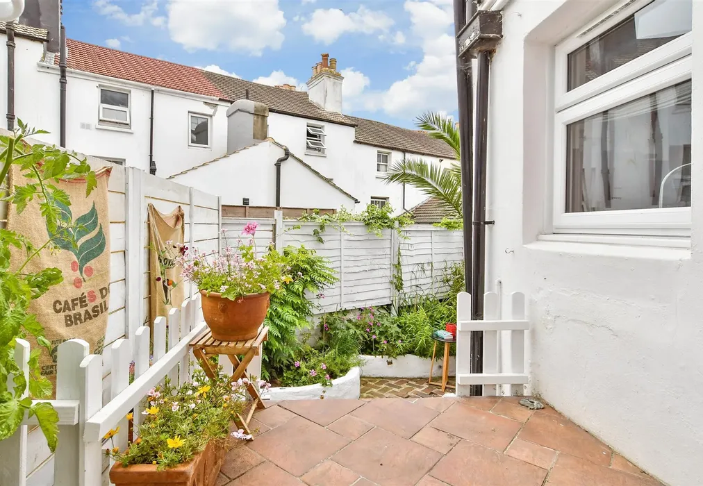 Patio / Decking - Shaftesbury Road, Brighton, East Sussex - Wards of Kent
