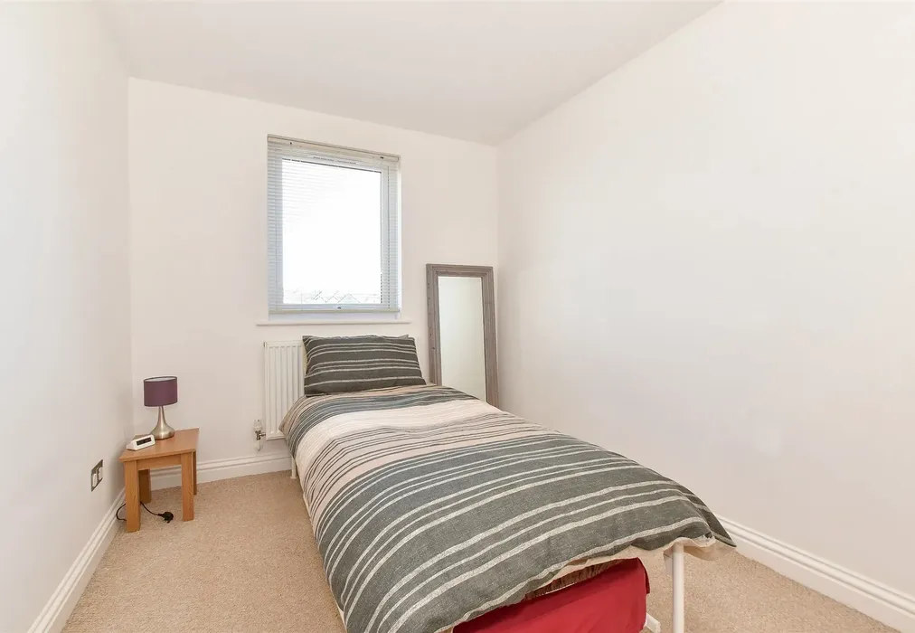 Bedroom 2 - Regent Street, Shanklin, Isle of Wight - Wards of Kent