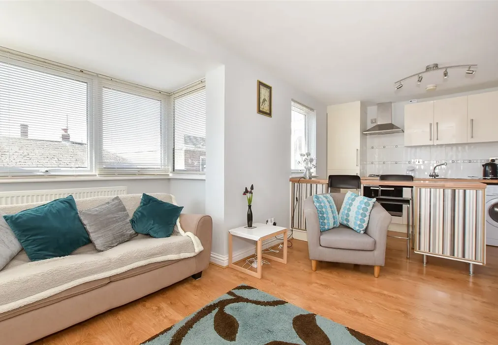 Kitchen/ Living Room - Regent Street, Shanklin, Isle of Wight - Wards of Kent