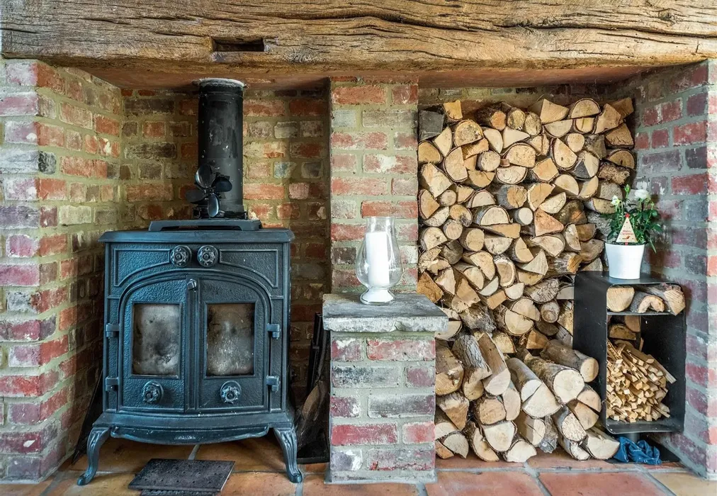 Fireplace - Salmans Lane, Penshurst, Tonbridge, Kent - Wards of Kent