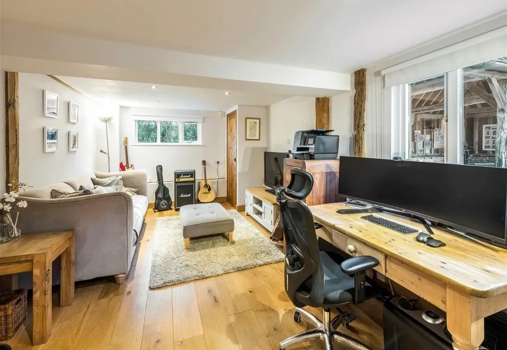 Internal - Salmans Lane, Penshurst, Tonbridge, Kent - Wards of Kent