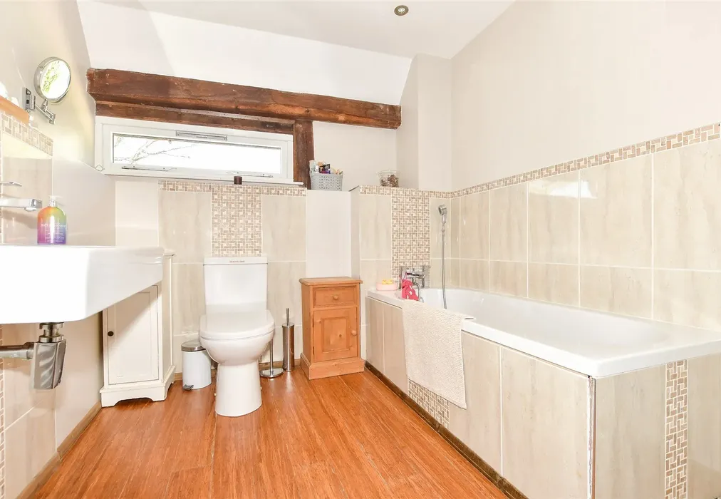 Ensuite Bathroom - Salmans Lane, Penshurst, Tonbridge, Kent - Wards of Kent