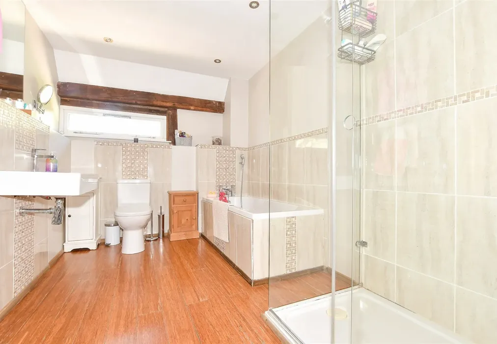 Ensuite Bathroom - Salmans Lane, Penshurst, Tonbridge, Kent - Wards of Kent