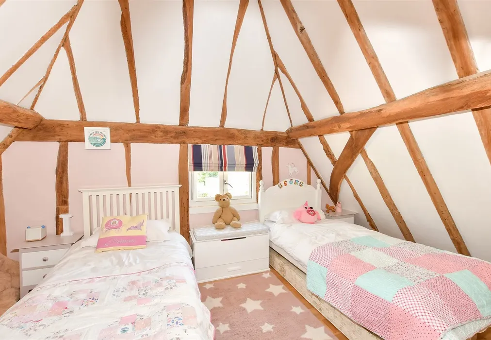 Bedroom 3 - Salmans Lane, Penshurst, Tonbridge, Kent - Wards of Kent