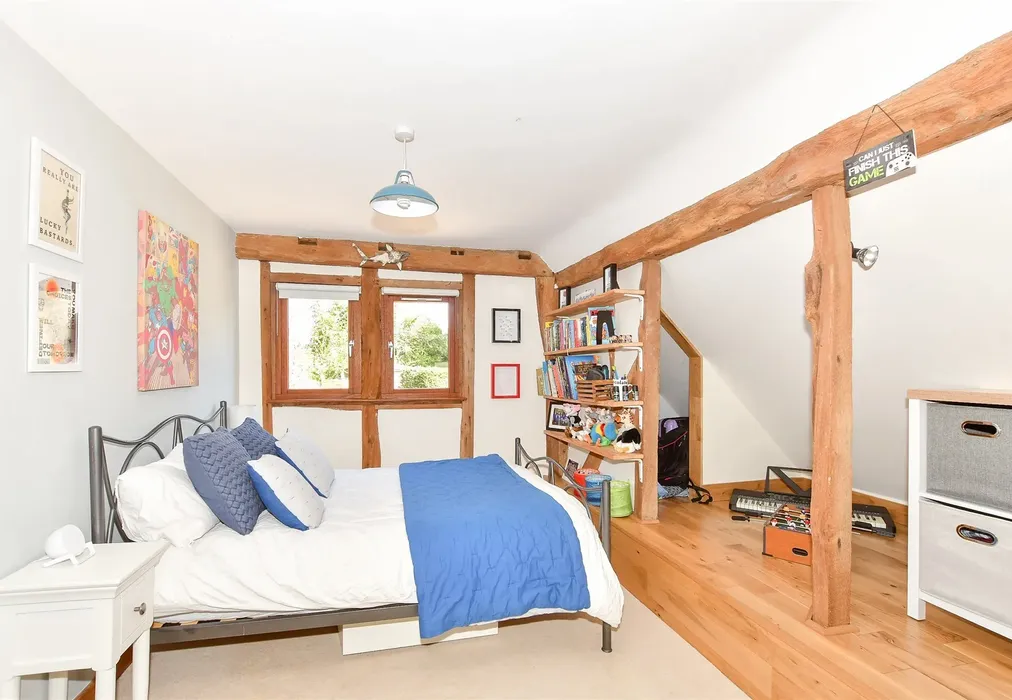 Bedroom 2 - Salmans Lane, Penshurst, Tonbridge, Kent - Wards of Kent