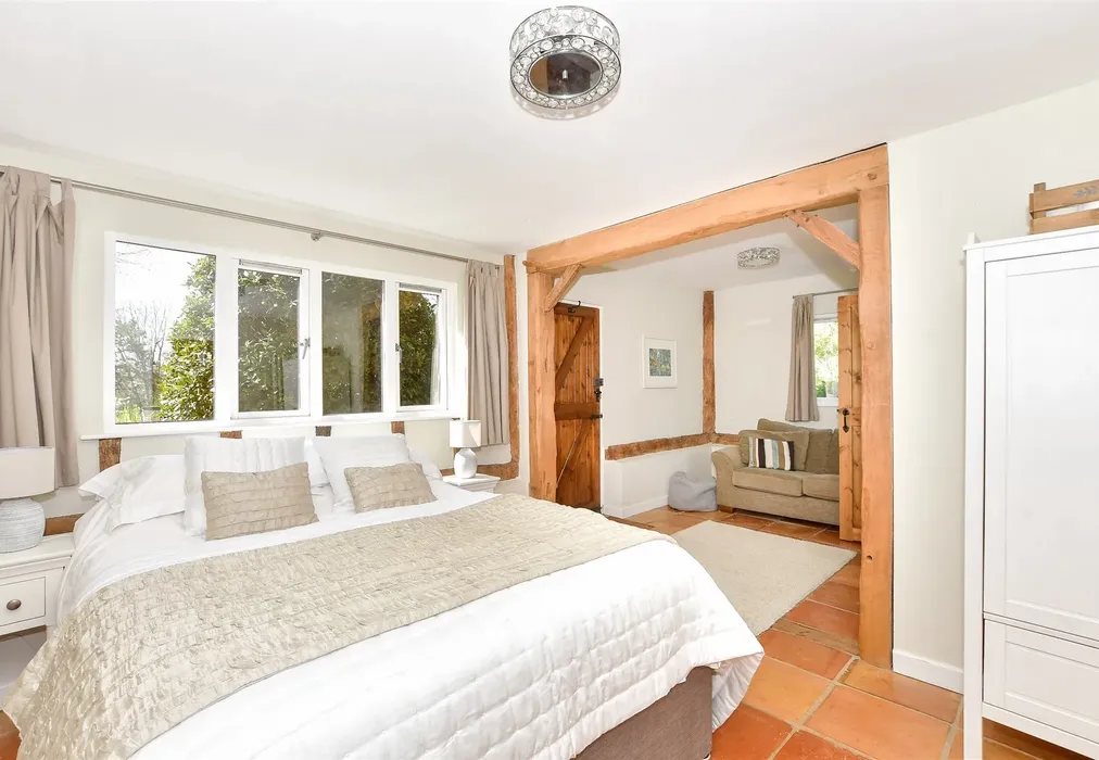 Bedroom 4 - Salmans Lane, Penshurst, Tonbridge, Kent - Wards of Kent