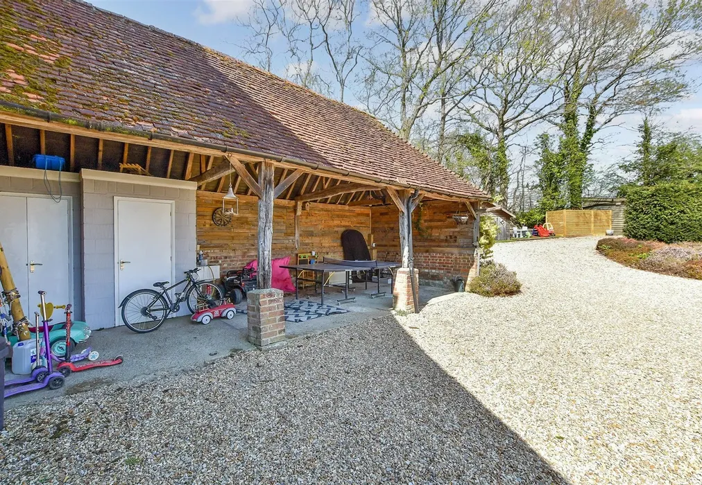 Garage - Salmans Lane, Penshurst, Tonbridge, Kent - Wards of Kent