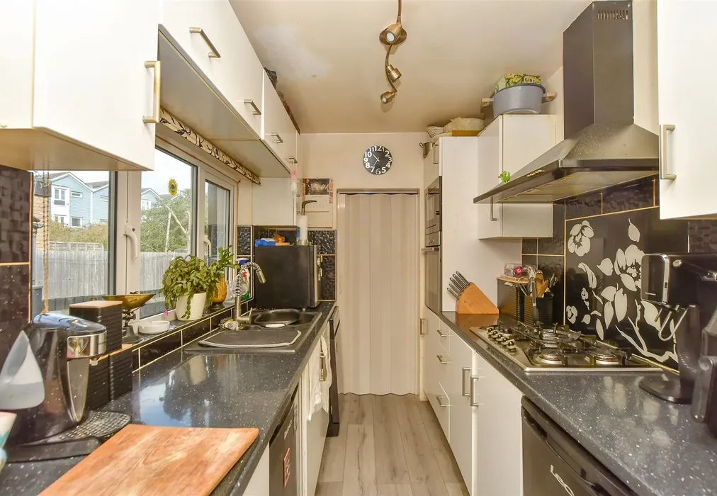 Kitchen - Suffolk Road, Gravesend, Kent - Wards of Kent