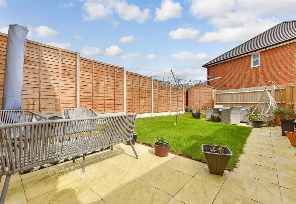 Rear Garden - Whitfield, Whifield, Dover, Kent - Wards of Kent