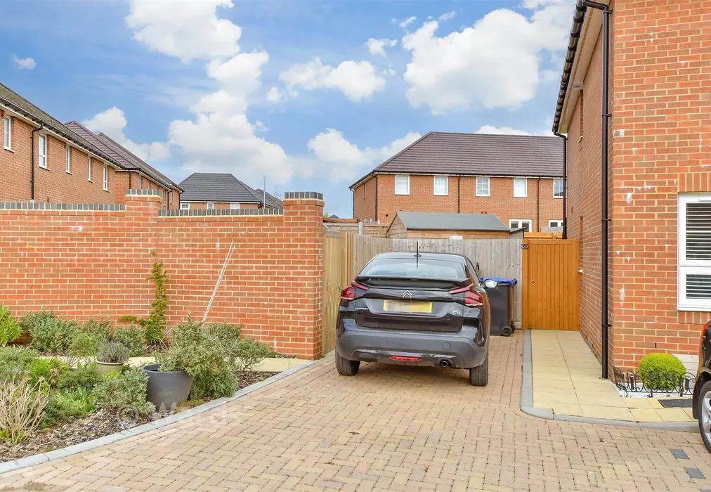 Driveway/Parking.. - Whitfield, Whifield, Dover, Kent - Wards of Kent