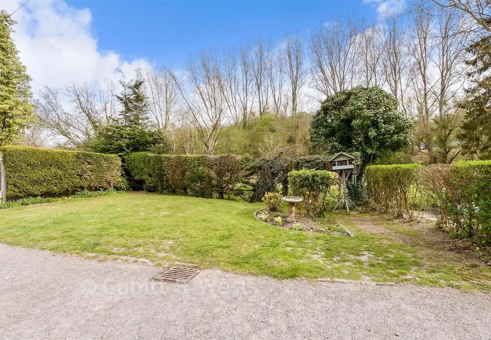 Front Garden - Spring Gardens, Washington, Pulborough, West Sussex - Wards of Kent