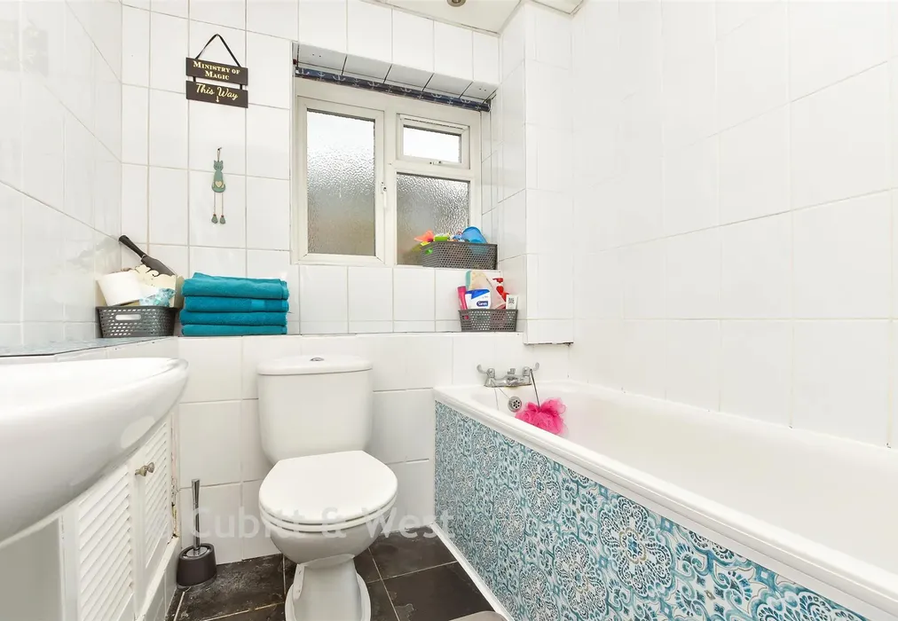 Bathroom - Ninehams Road, Caterham, Surrey - Wards of Kent