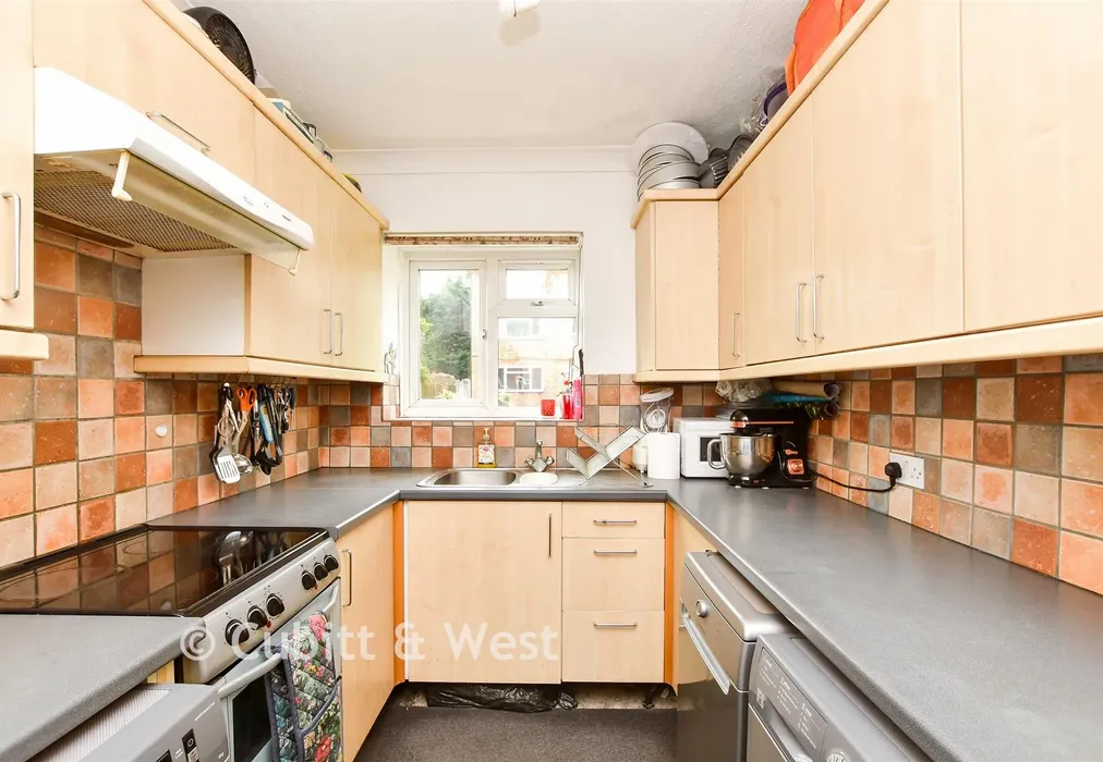 Kitchen - Ninehams Road, Caterham, Surrey - Wards of Kent