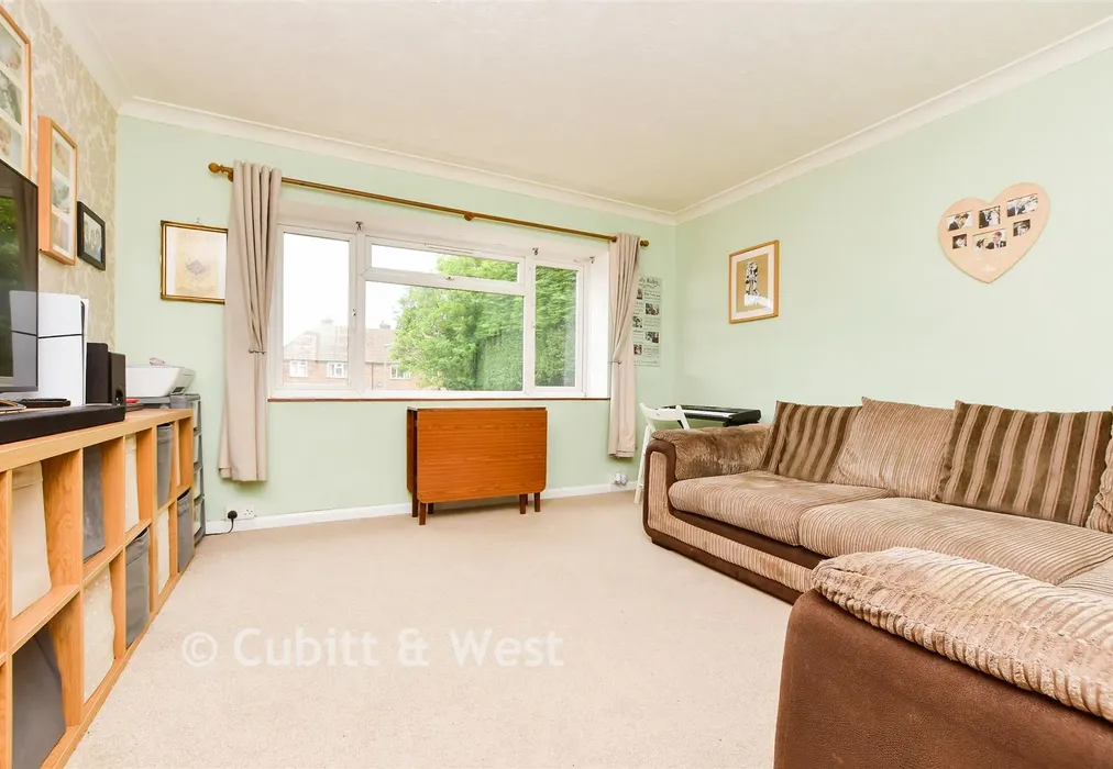 Lounge - Ninehams Road, Caterham, Surrey - Wards of Kent
