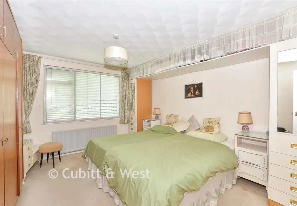 Bedroom 1 - Horley Row, Horley, Surrey - Wards of Kent
