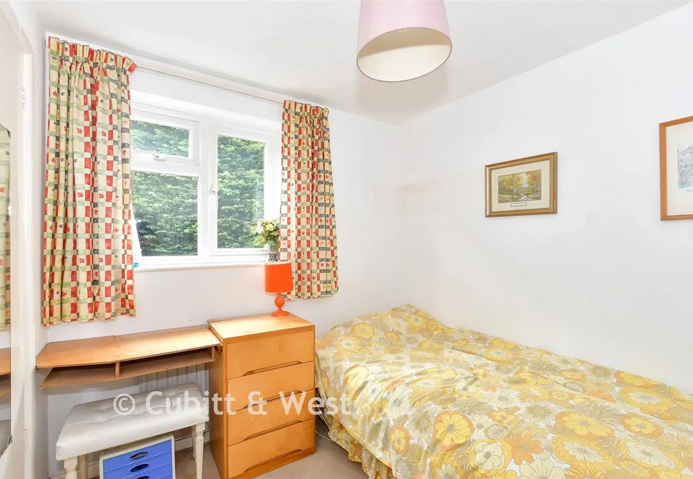 Bedroom 3 - Horley Row, Horley, Surrey - Wards of Kent