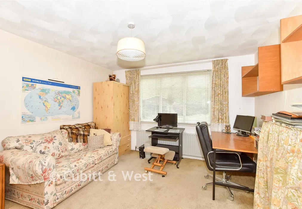 Bedroom 2 - Horley Row, Horley, Surrey - Wards of Kent