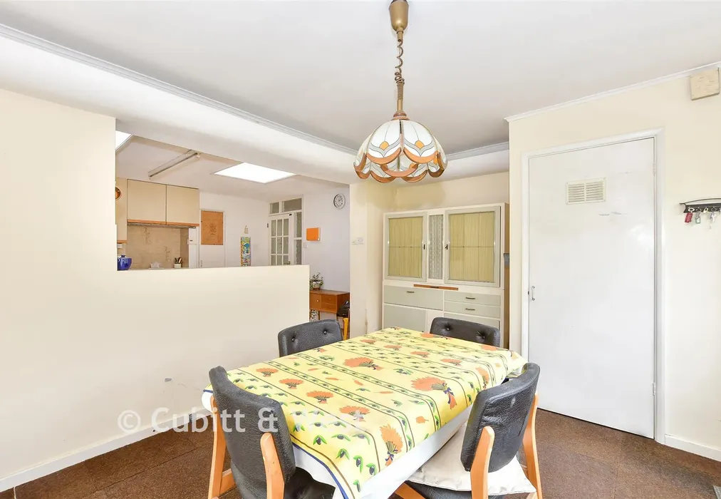 Breakfast Area - Horley Row, Horley, Surrey - Wards of Kent