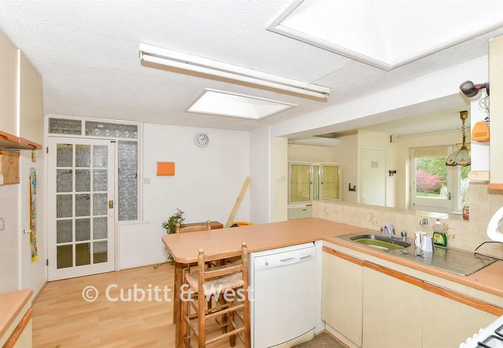 Kitchen - Horley Row, Horley, Surrey - Wards of Kent