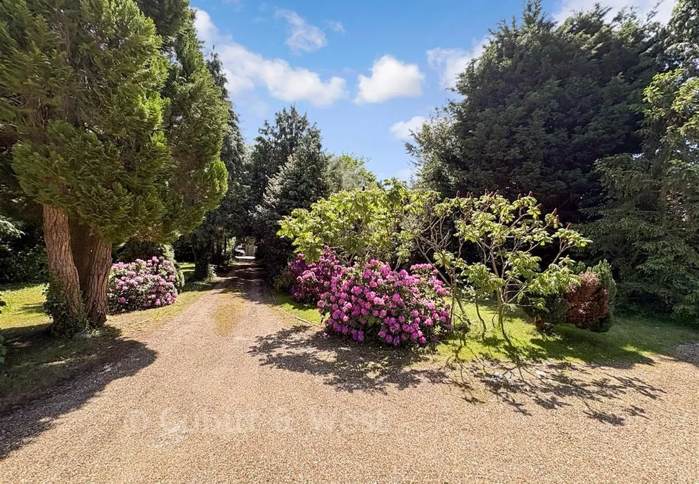 Drive - Horley Row, Horley, Surrey - Wards of Kent