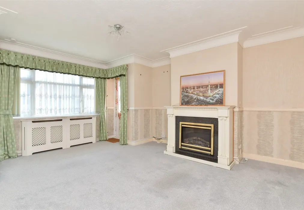 Lounge - Winchelsea Gardens, Worthing, West Sussex - Wards of Kent