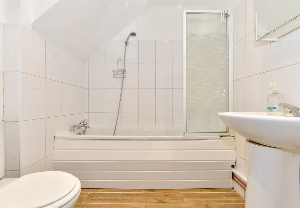 Bathroom - Front Street, Ringwould, Deal, Kent - Wards of Kent