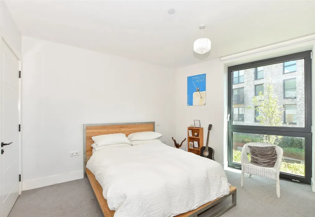 Bedroom 1 - Saunders Park View, Brighton, East Sussex - Wards of Kent