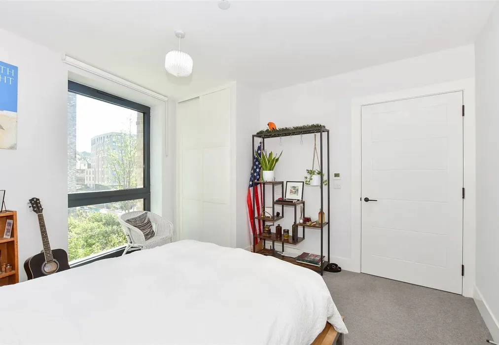 Bedroom 1 - Saunders Park View, Brighton, East Sussex - Wards of Kent