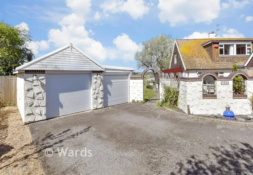 Driveway/Parking - Hythe Road, Dymchurch, Romney Marsh, Kent - Wards of Kent