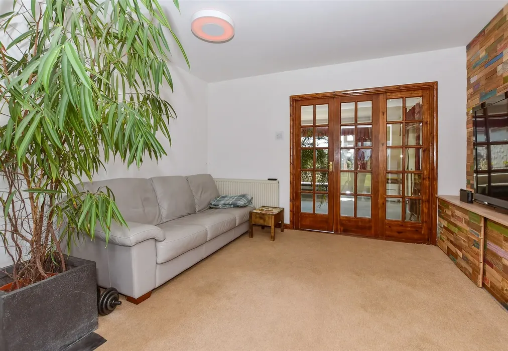 Snug - Hythe Road, Dymchurch, Romney Marsh, Kent - Wards of Kent