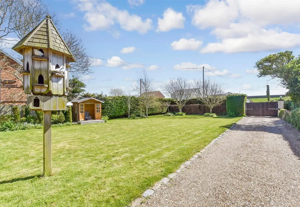 Front Garden - Hythe Road, Dymchurch, Romney Marsh, Kent - Wards of Kent