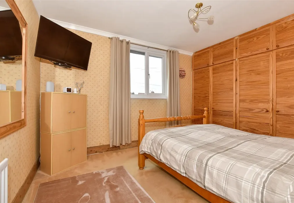 Bedroom 1 - Victoria Avenue, St. Peters, Broadstairs, Kent - Wards of Kent