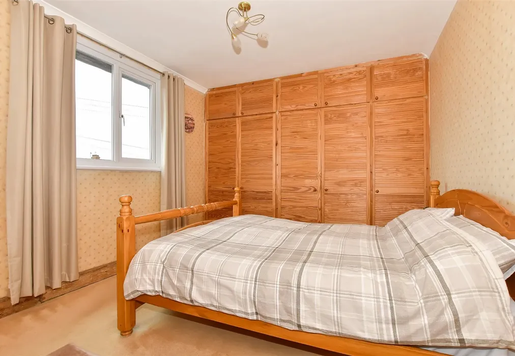 Bedroom 1 - Victoria Avenue, St. Peters, Broadstairs, Kent - Wards of Kent