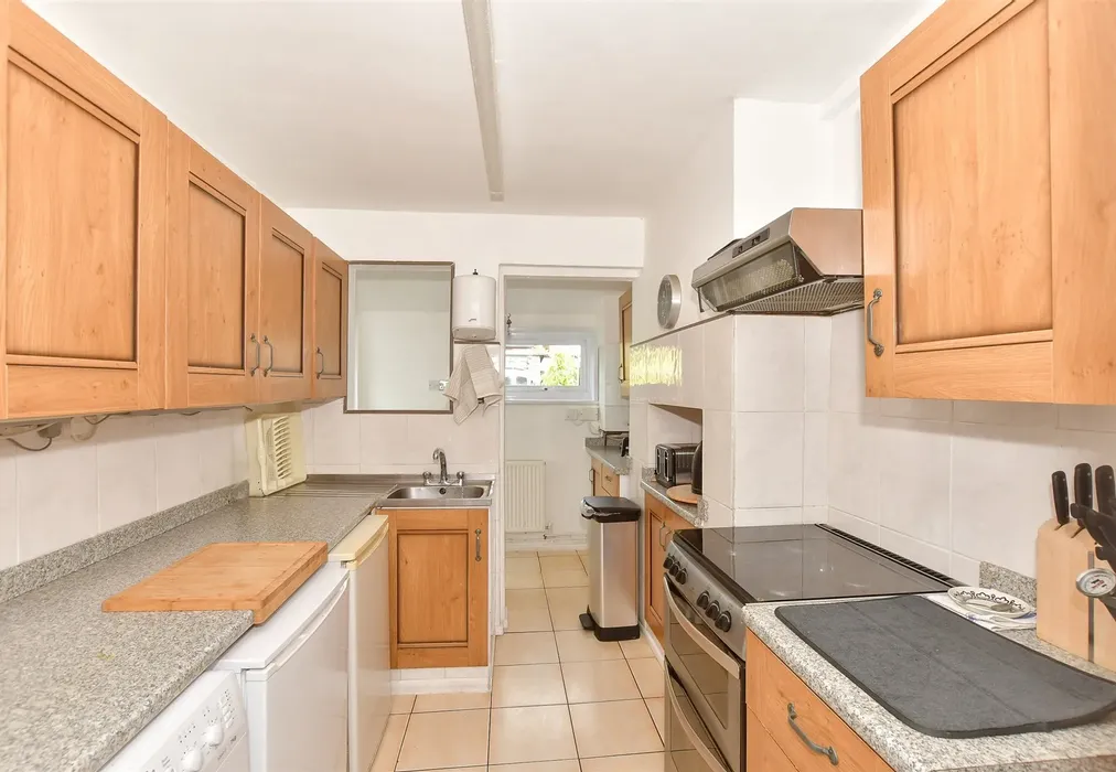 Kitchen - Victoria Avenue, St. Peters, Broadstairs, Kent - Wards of Kent
