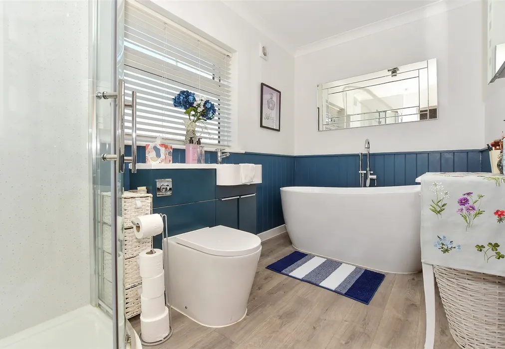En-Suite Bathroom - Rolfe Lane, New Romney, Kent - Wards of Kent