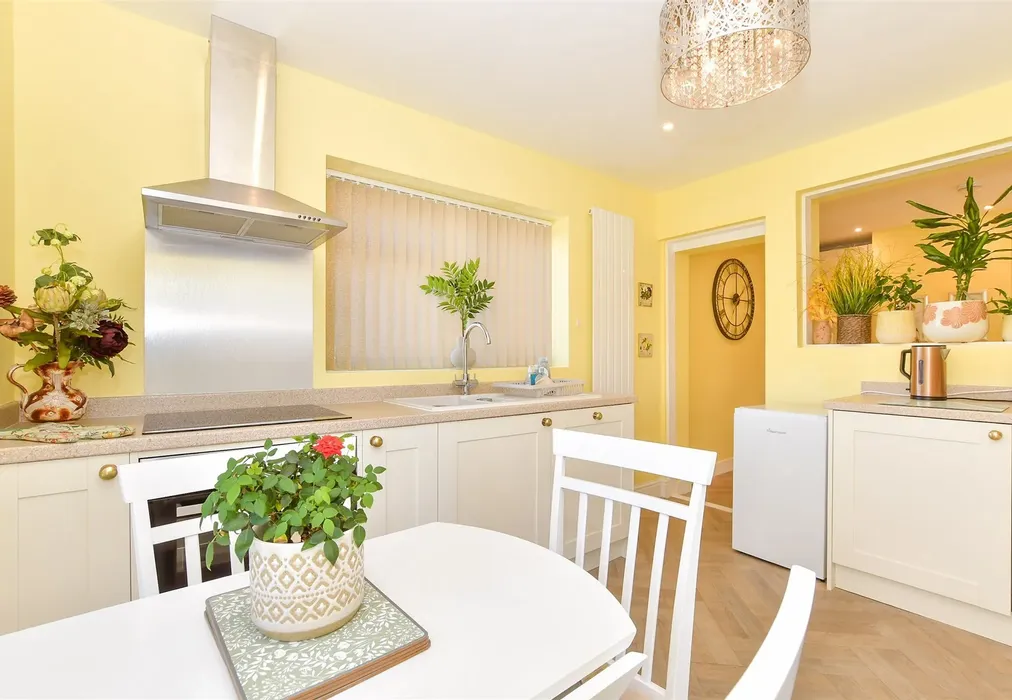 Kitchen - Rolfe Lane, New Romney, Kent - Wards of Kent